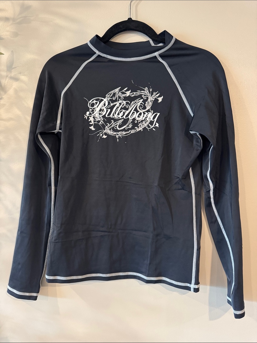 Billabong women’s  Black Rash Guard L